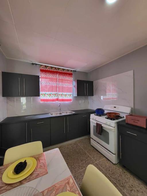 Welcome To Our Cozy Apartment! ウィレムスタッド エクステリア 写真